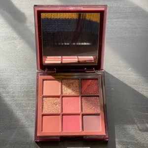 Huda Beauty Nude Obsessions in Rich, warm red / mauve neutral shades